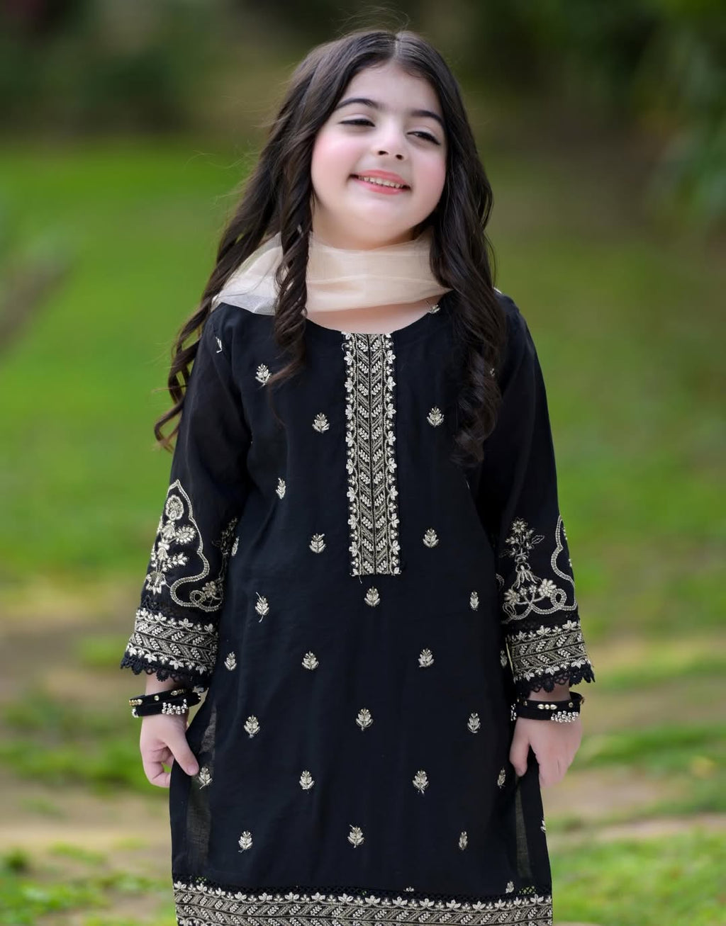 Saanvi Black Classic Set