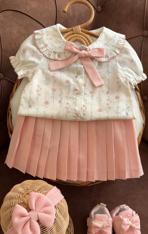 Classy Little Diva Looks Pleated Skirt Set